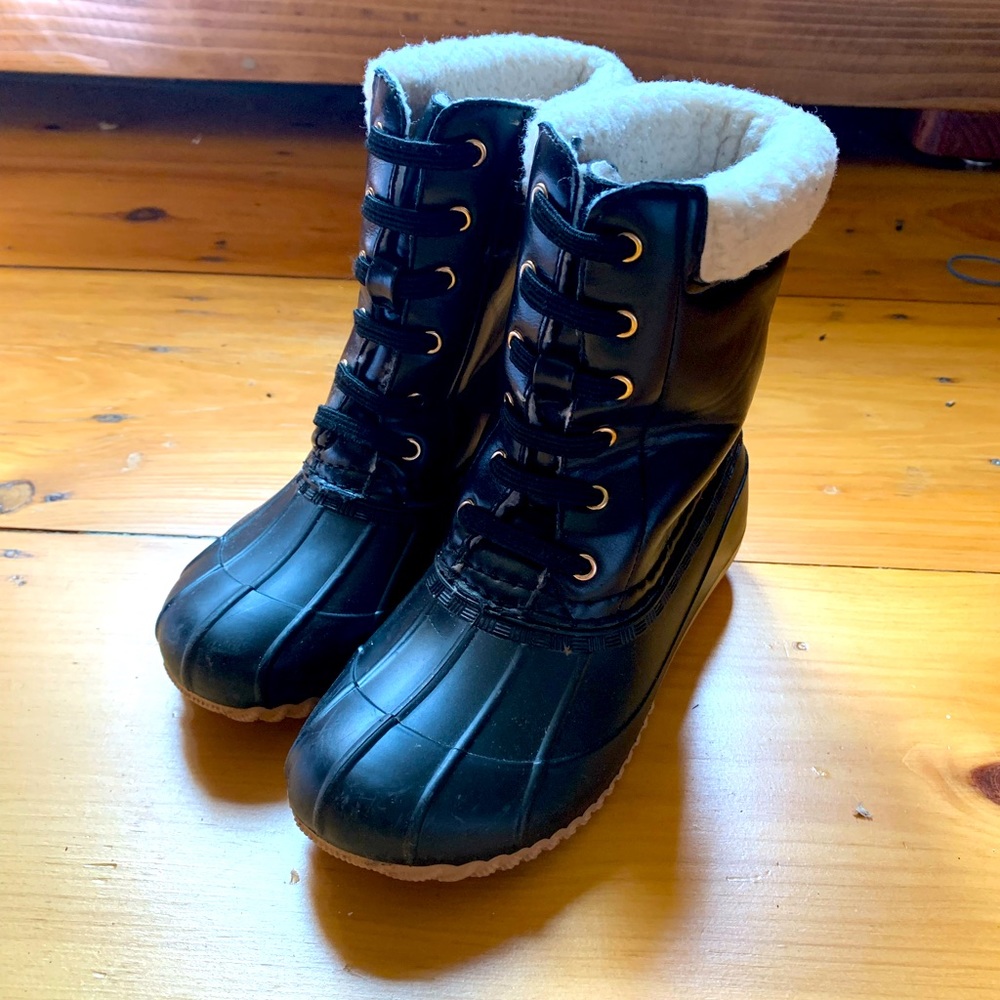 Girl’s duck boots